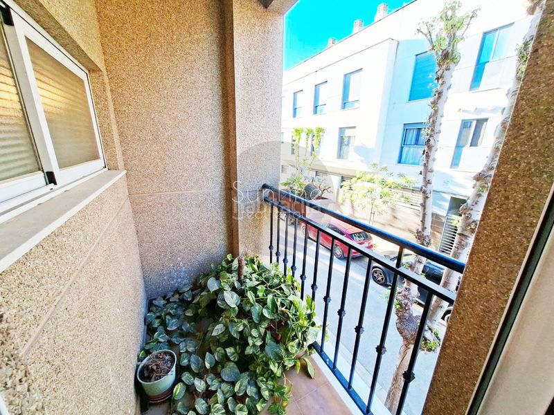 Foto b7df5f9d-2209-48ca-b64f-7b0572270189. Casa adossada amb aparcament a Aldaia