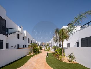 Pis  Carrer llac sanabria. Piso en un moderno complejo cerca de las playas