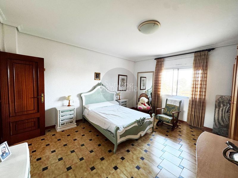 Foto 5252c24a-2a9a-4dea-a376-47fc266d8e9f. Chalet venta de impresionante villa de 9 dormitorios en una zona prestigiosa. en Chiva