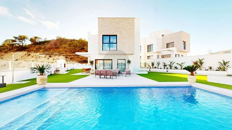 Foto 6c4121f7-7dfe-4cd8-b9dd-9e2e6f5f1e83. Casa se venden exclusivas villas modernas de clase premium en Finestrat