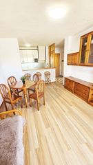 Pis  Avenida de santiago. Se vende excelente apartamento junto al mar. ideal para vivir e