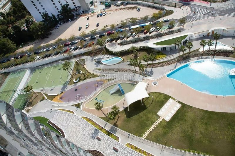 Foto 4f20be46-28fd-44d5-a6db-413b65ffebf4. Pis amb aparcament piscina a Playa Poniente Benidorm