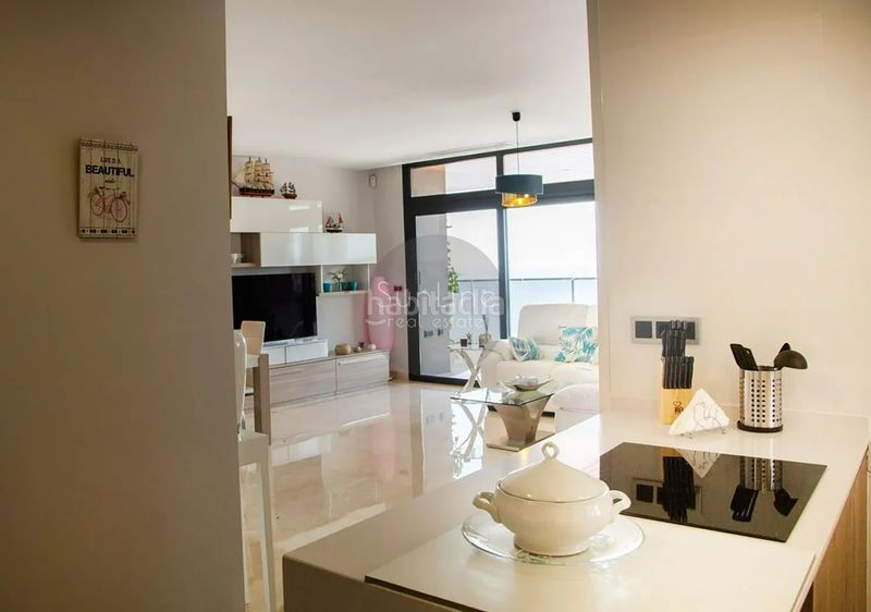 Foto f2a9a621-ba71-4d52-a35e-932ec1c768bc. Pis amb aparcament piscina a Playa Poniente Benidorm
