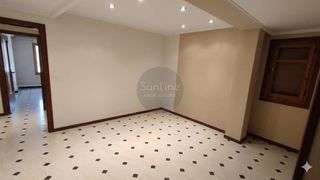 Flat  Carrer sant josep. Venta de un amplio piso de 3 habitaciones con potencial y excele
