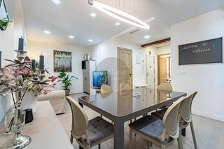Etagenwohnung  Carrer de cervantes. Venta de piso con encanto de 3 dormitorios reformado en un edifi