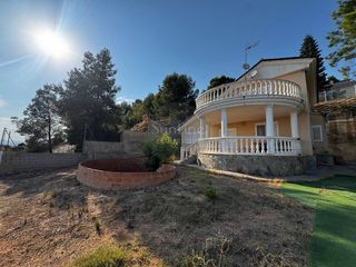 Haus  Carrer illes columbretes. Venta de acogedora villa independiente con terrazas y jard�n rod