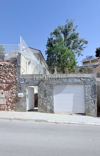 Foto a383f415-cd3d-4226-9a40-696695dbfdc0. Casa amb aparcament a Cumbres de Calicanto Torrent