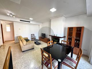 Affitto Casa a schiera  Carrer enric valor. Alquiler de luminoso chalet adosado de 245 m² con garaje y refor