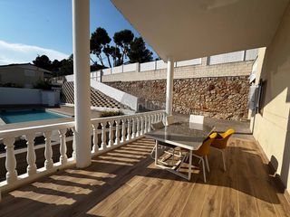 Casa  Calle julio romero de torres. Venta de moderna villa de 256 m² con piscina privada y vistas pa