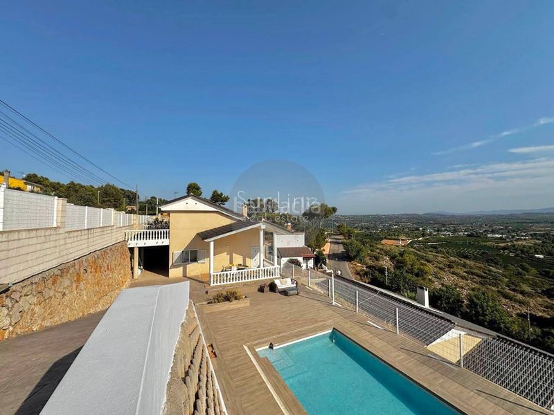 Foto a45cbce9-1079-40de-a5ac-3d01d293b5b6. Casa amb aparcament piscina a Cumbres de Calicanto Torrent