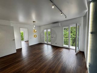 Etagenwohnung  Carrer dels lleons. Venta de piso reformado junto al mar con dos balcones a 350 metr