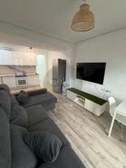 Rent Flat  Carrer de jeroni de montsoriu. Piso de tres dormitorios en ayora con vistas al parque, a 5 minu