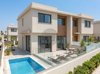 Maison  Calle juan sebastián-elcano. Venta de chalet adosado de 270 m² de 2018 en estado impecable co