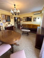 Etagenwohnung  Carrer de quart de poblet. Venta de piso de tres dormitorios a un precio poco com�n de 100.