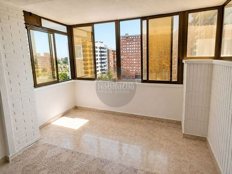 Foto dce4bc26-8a09-4afe-8b80-b924cad6e217. Lloguer pis amb aparcament piscina a Ciutat Jardí Valencia