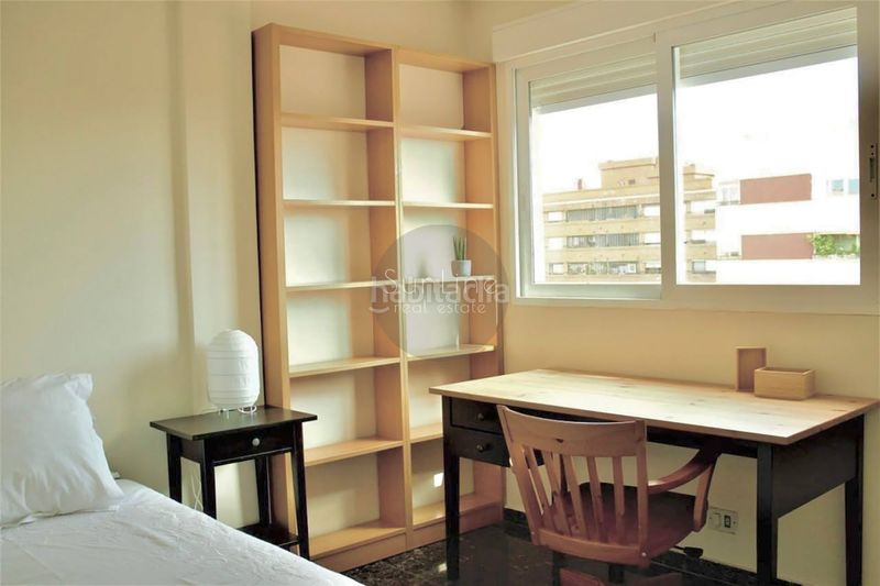 Foto 4c648de8-29ef-4232-9418-f8d0b9269681. Rent flat with parking in Exposició Valencia