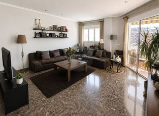Pis  Carrer de jorge comín metge pediatre. Venta de piso con buena reforma, tres dormitorios y terraza en u