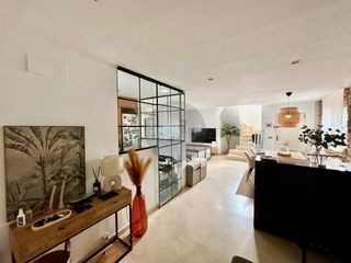 House  Calle 139. Venta de casa independiente con piscina, paneles solares y parce
