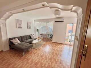 Rent Flat  Carrer jaume roig. Alquiler de piso amueblado de 4 dormitorios con balcón cerca de