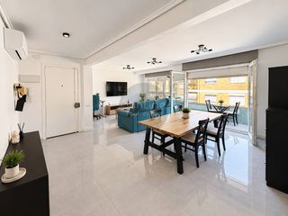 Pis  Carrer de pintor stolz. Venta de piso reformado de 3 dormitorios con balcón y trastero e