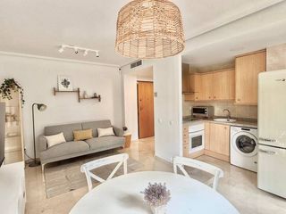 Rent Flat  Carrer de higinio noja. Alquiler de piso amueblado de tres dormitorios con ascensor en v