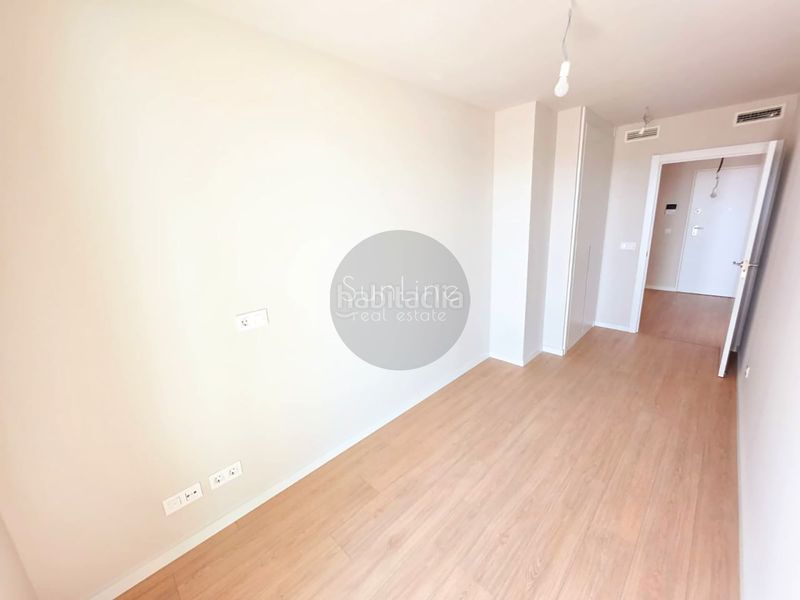 Foto 3a3a7ee8-6ee6-43d3-9a9a-6e64f2bafa3a. Rent flat with parking pool in Russafa Valencia