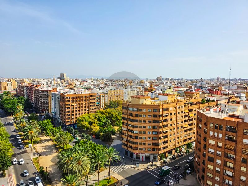 Foto 3ec19cb8-2ad2-4008-a3de-0df35e5dd65c. Rent flat with parking pool in Russafa Valencia