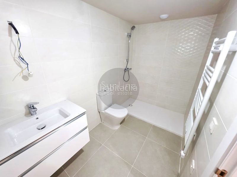 Foto 756edd60-22b3-4164-a8ed-24e2ece060ac. Rent flat with parking pool in Russafa Valencia