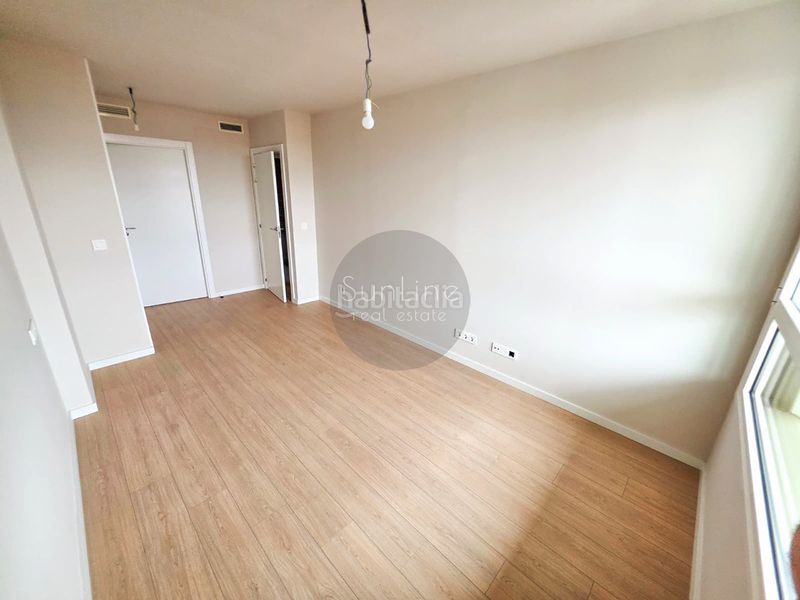 Foto 78c8f698-fdb2-4f76-91a5-849c02339967. Rent flat with pool in Russafa Valencia