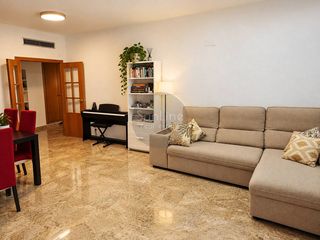 Flat  Carrer melissa. Venta de piso de 90 m² con terraza, piscina, garaje y trastero