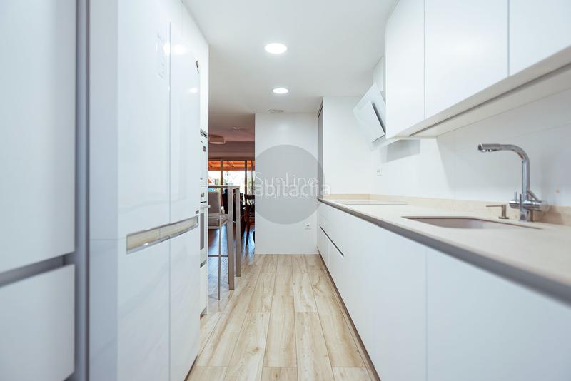 Foto d553480f-6caf-46dd-8329-158330841523. House with parking pool in Mas Camarena Bétera