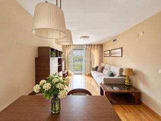 Appartement  Calle poeta josé agustín goytisolo. Piso luminoso con terraza y garaje en paterna