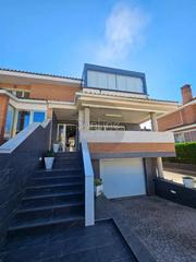 Semi detached house  Carrer pintor zuloaga. Adosado reformado en una zona tranquila