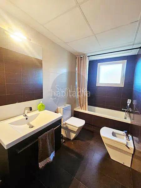 Foto e7e59080-a8d0-4597-8bf6-92891944b2b5. Casa adossada amb aparcament a Nuevo Centro Sagunt