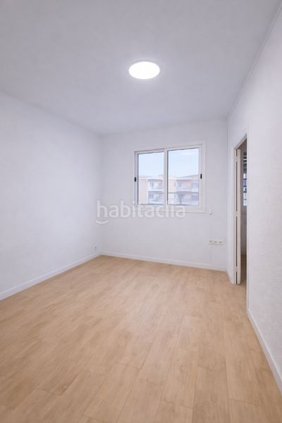 Foto 0ff7a29c-b361-4faa-8b9a-90349328629a. Pis a Sants Barcelona