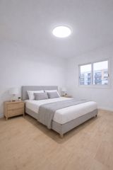 Etagenwohnung in Sants. Amplio piso de 4 habitaciones con patio en rambla badal