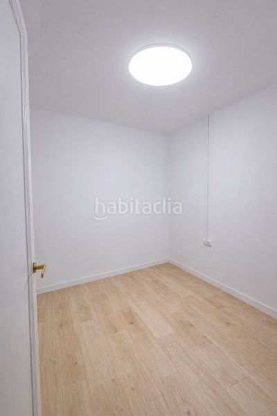 Foto eb171c16-cf1a-43d6-a54d-4fa530516e16. Pis a Sants Barcelona