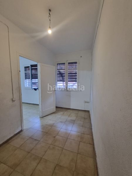 Foto f0865e0d-bc0d-430f-8b43-cde672c3fb97. Pis a Sants Barcelona