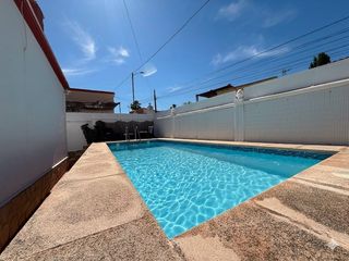 Rent Chalet in Godelleta. Alquiler de chalet independiente en calicanto