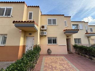 Rent Semi detached house  Carrer martinez cubells. ¡descubre esta propiedad en alquiler temporario desde septiembre