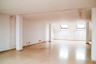 Rent Business premise in Carrer d'argentona 63. Oficina diáfana y luminosa de 100 m² en el centro de mataró