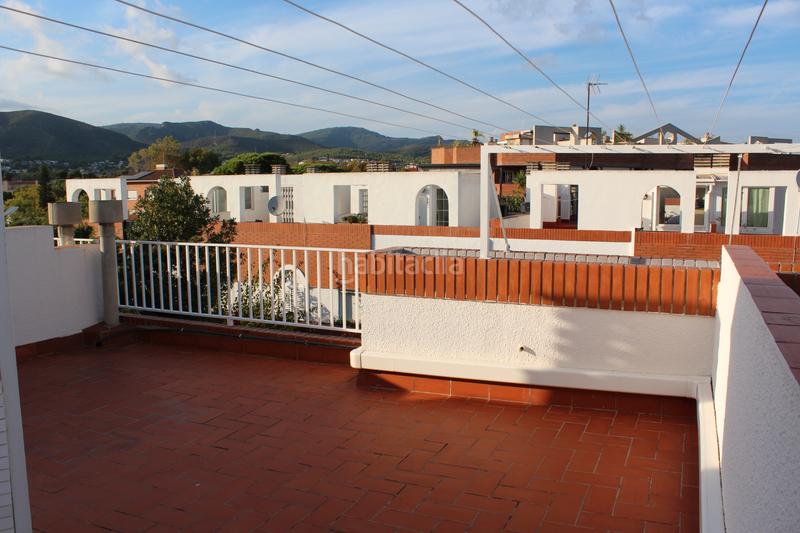 Foto b4e854a5-2ac8-45a5-b315-93127e9669b5. Lloguer casa adossada amb xemeneia calefacció aparcament a Castelldefels