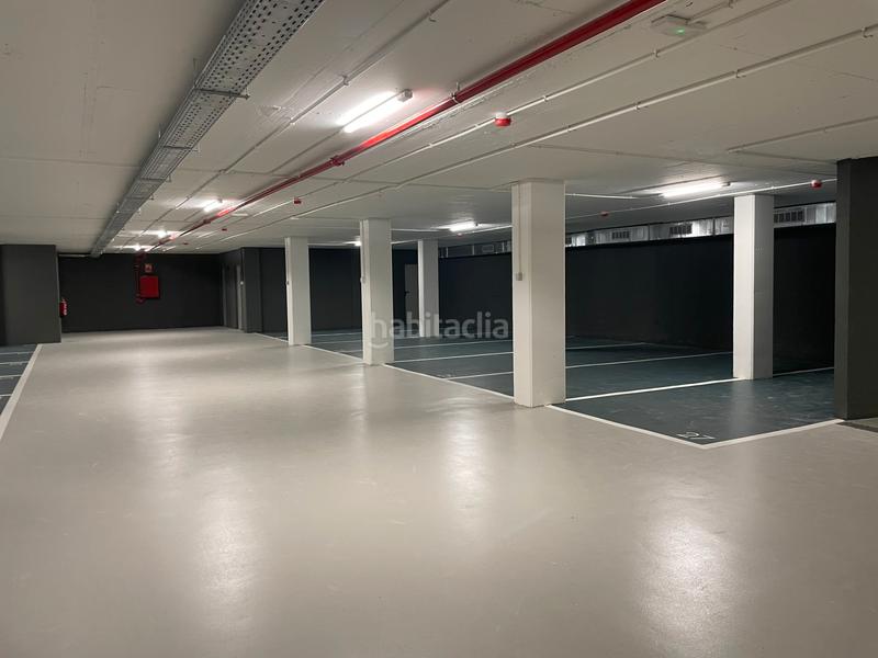 Foto 0e84f0cc-ad0e-4c02-a1cc-57158cd78e76. Alquiler parking coche en carrer de barcelona 98 plaza de parking en alquiler en Hospitalet de Llobregat (L´)