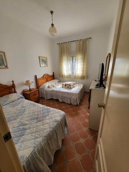 Foto eb65336b-5896-4515-bb82-395ecc3bf0cc. Casa aparellada amb xemeneia calefacció aparcament piscina a Medina Sidonia