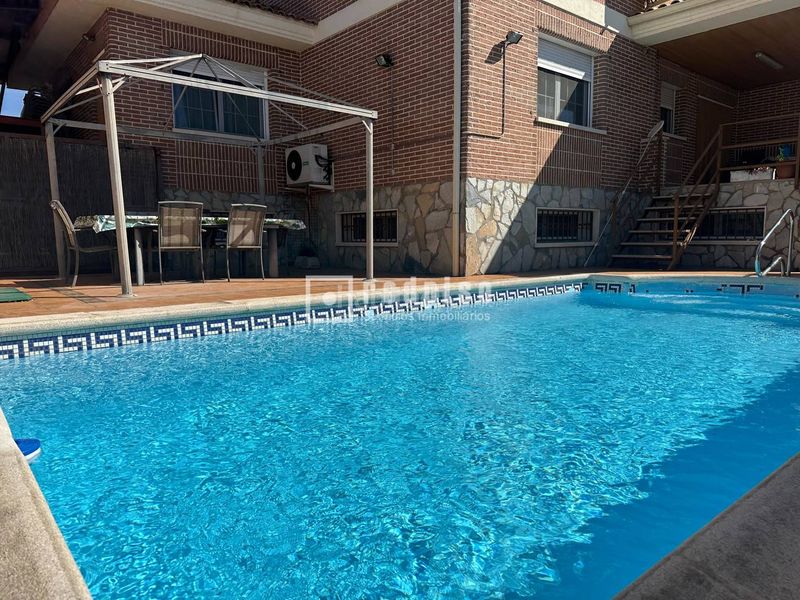Foto 839c7d46-0701-4917-9b6b-b77843dd1ade. Xalet amb calefacció piscina a Meco pueblo Meco
