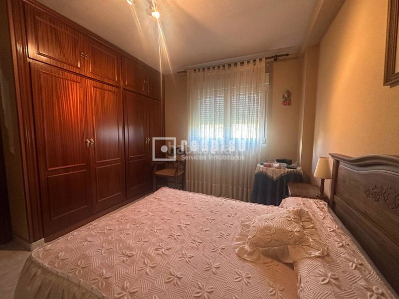 Foto 42ce1026-c15a-4d86-9f24-8d2c82af3cd3. Chalet en Bulevar-Plaza Castilla Azuqueca de Henares