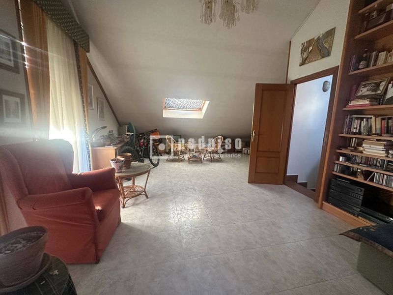 Foto 7b94b65d-2226-4975-8731-09e9893c71a0. Chalet en Bulevar-Plaza Castilla Azuqueca de Henares