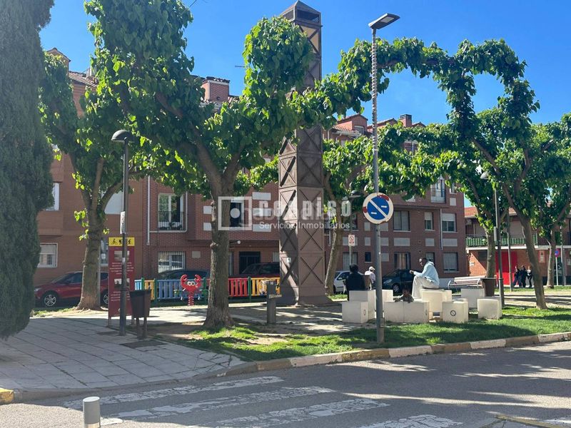 Foto 80dd40f1-03a3-496e-9bbf-f4b4f22dee6d. Chalet en Bulevar-Plaza Castilla Azuqueca de Henares