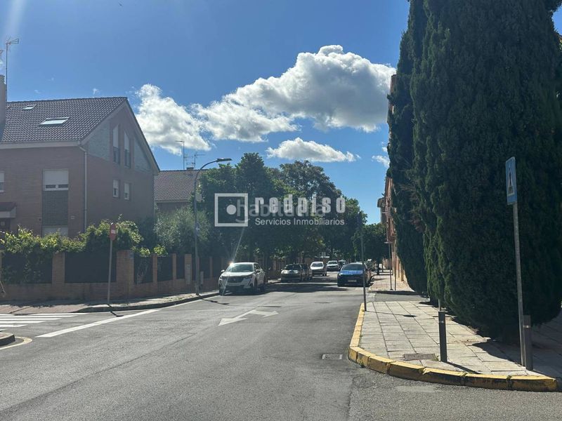 Foto b7fe83af-f5db-4912-9887-57a709a37705. Chalet en Bulevar-Plaza Castilla Azuqueca de Henares