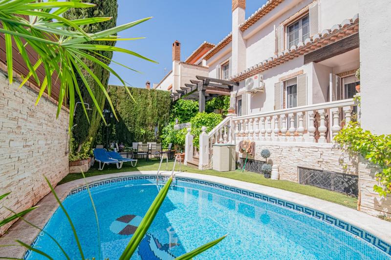 Foto 90d7a305-b721-45f6-be34-3522cc762299. Maison avec chauffage parking piscine dans Castaño - Mirasierra Granada